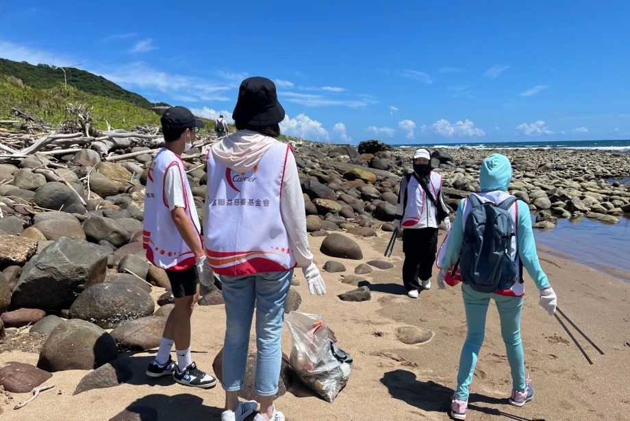 守護海洋持續投入公益淨灘活動