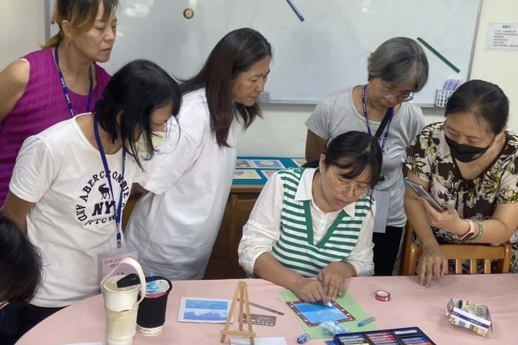 照顧者喘息活動，照顧者亦自我賦能成為講師，成為照顧者的照顧者
